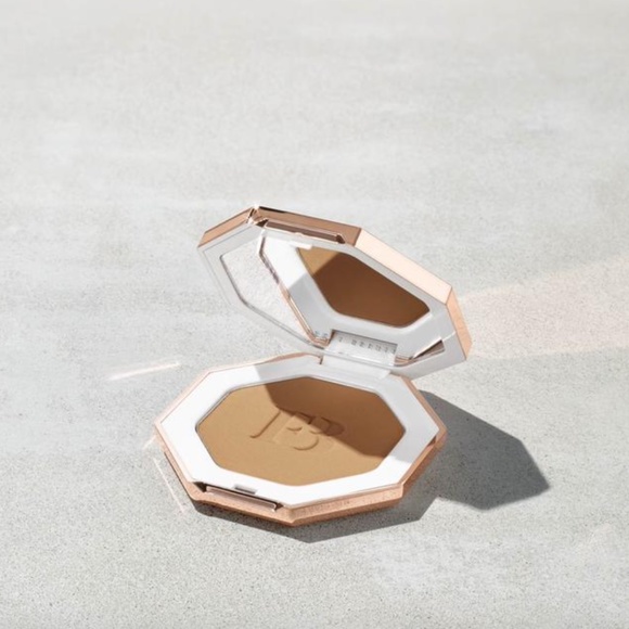 Fenty Beauty Sun Stalk'r Instant Warmth Bronzer - Private Island - Picture 1 of 8